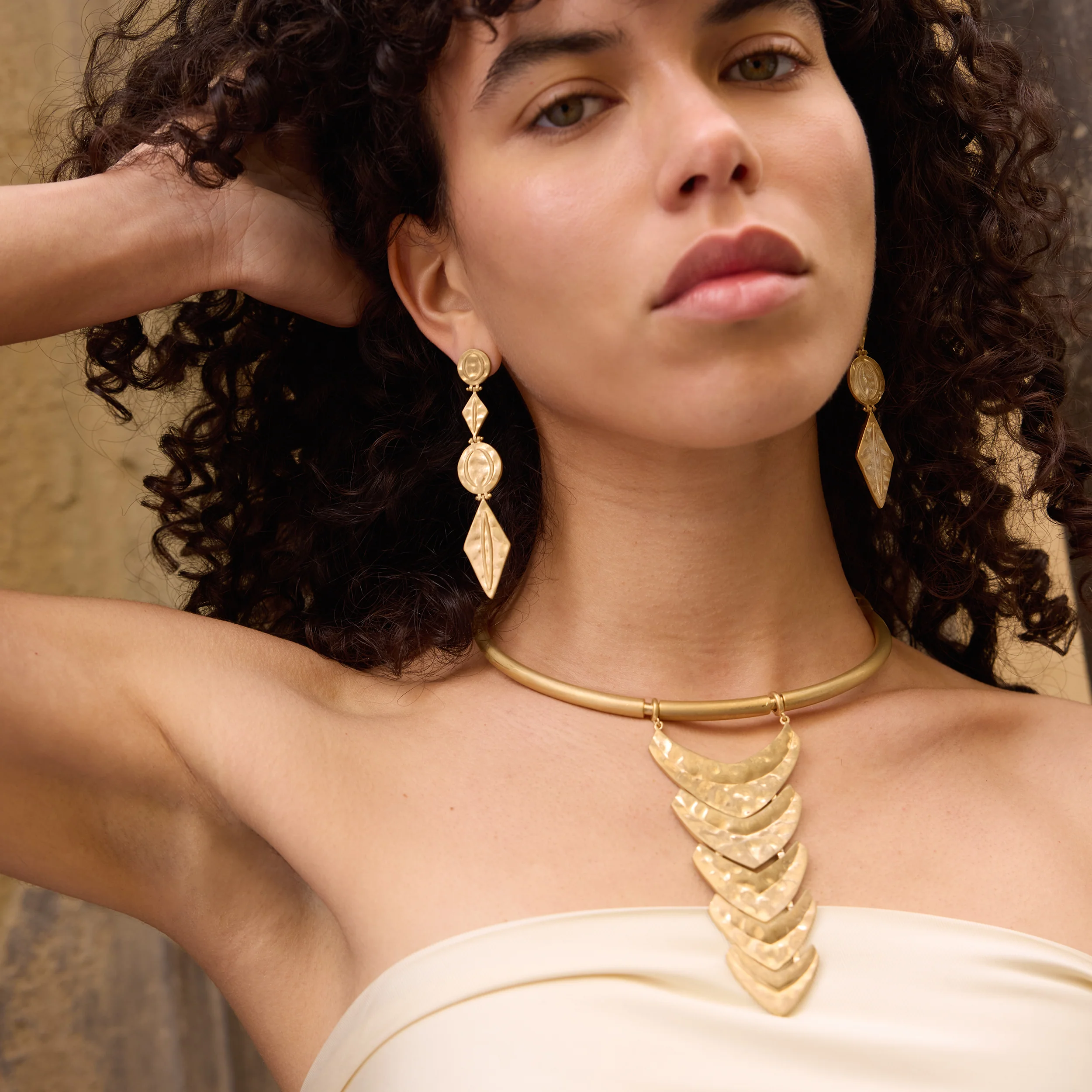 Harlow Arch Collar Necklace - Image 4